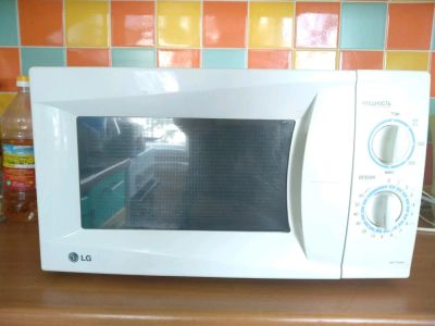 Лот: 13994492. Фото: 1. Микроволновая печь LG в отличном... Микроволновки, мини-печи