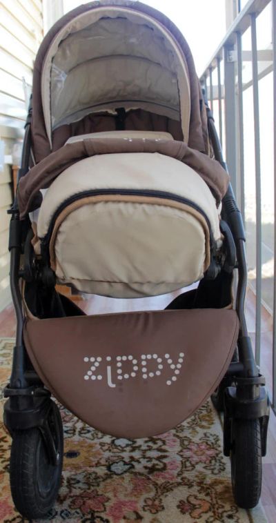 Лот: 8069250. Фото: 1. Коляска Zippy 3 в 1. Коляски