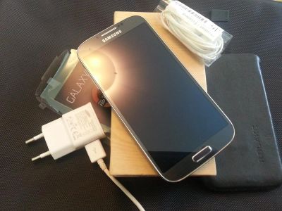 Лот: 3228281. Фото: 1. Samsung Galaxy S4 Рст, Состояние... Кнопочные мобильные телефоны
