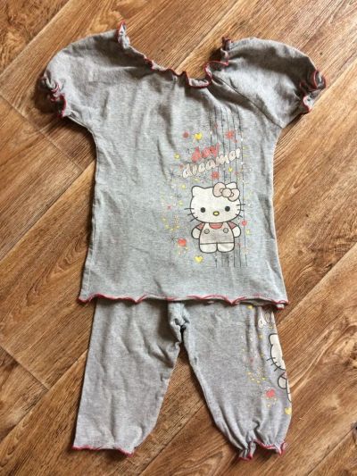 Лот: 10118701. Фото: 1. Костюмчик Hello Kitty. Костюмы, пиджаки, комбинезоны