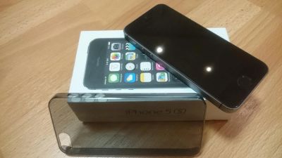 Лот: 4703762. Фото: 1. iphone 5s, графит, 16 gb. Смартфоны