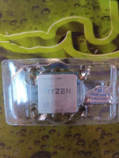 Лот: 24687245. Фото: 1. Процессор AMD Ryzen 3 3200G... Процессоры