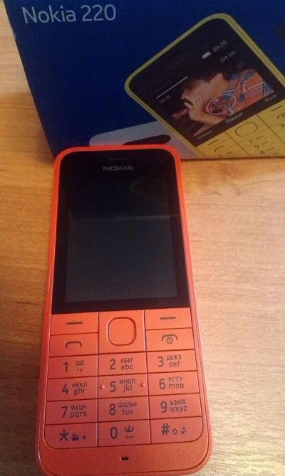 Лот: 6951475. Фото: 1. Nokia 220. Кнопочные мобильные телефоны