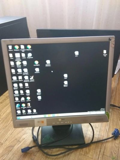 Лот: 9369373. Фото: 1. Монитор e- yama 19LJ2. ЖК-мониторы