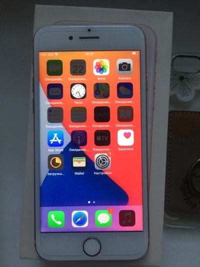 Лот: 18013986. Фото: 1. Apple iPhone 8 Gold 64GB 64. Смартфоны
