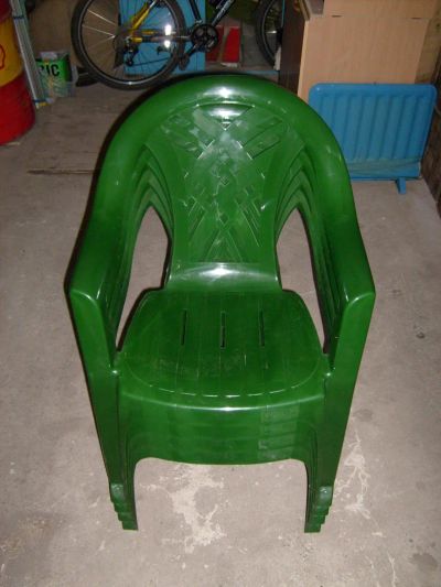 Лот: 4248878. Фото: 1. Пластиковые стулья и стол. Другое (мебель)