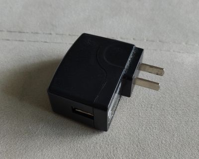Лот: 20765858. Фото: 1. Сетевое зарядное устройство Lenovo. Зарядные устройства, блоки питания, адаптеры сетевые для смартфонов