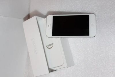 Лот: 5584229. Фото: 1. iPhone 5 белый 16 gb. обмен. читаем... Смартфоны
