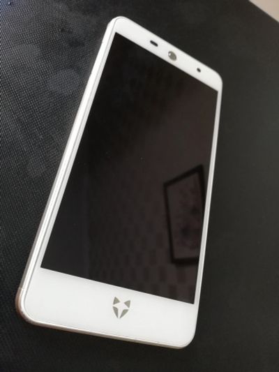 Лот: 15529496. Фото: 1. Смартфон Wileyfox Swift 2. Смартфоны