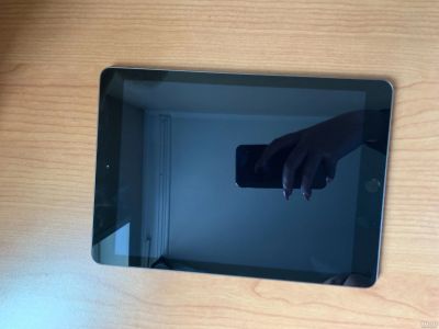 Лот: 13760621. Фото: 1. iPad 2018 32 gb. Планшеты