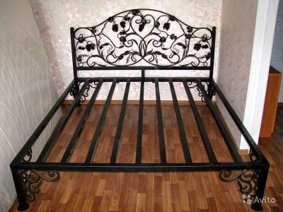 Лот: 7120572. Фото: 1. Кровати из метала и элементами... Кровати