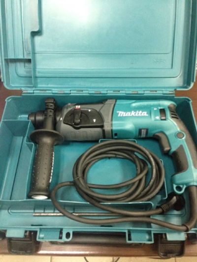 Лот: 10837459. Фото: 1. Перфоратор Makita HR 2470 в кейсе... Электроинструмент