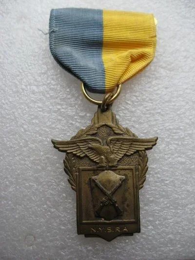 Лот: 11683508. Фото: 1. Знак Стрельба из винтовки. Т/М. Другое (значки, медали, жетоны)