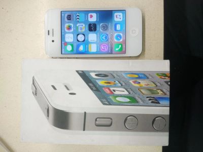 Лот: 9164633. Фото: 1. Iphone 4s 16 Gb White. Смартфоны