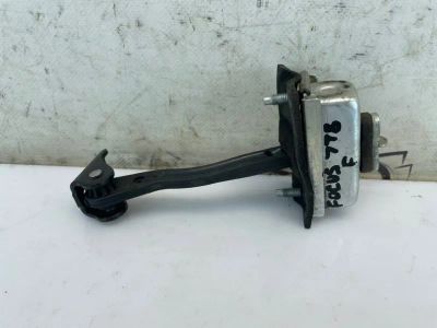 Лот: 24965302. Фото: 1. ограничитель двери Ford Focus... Двигатель и элементы двигателя