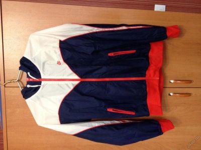 Лот: 5861164. Фото: 1. Продам ветровку Nike ( оригинал... Другое (спортивная одежда)