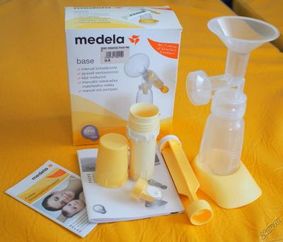 Лот: 5159483. Фото: 1. Молокоотсос medela ручной + бонус. Всё для кормления