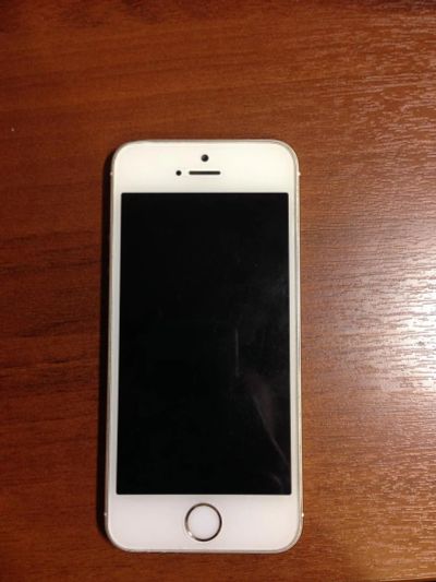 Лот: 7717985. Фото: 1. iPhone 5s Gold. Смартфоны