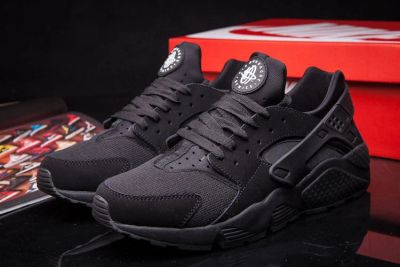 Лот: 10824658. Фото: 1. Кроссовки женские Nike Air Huarache... Кеды, кроссовки, слипоны