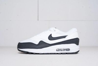 Лот: 11618045. Фото: 1. Кроссовки Nike Air Max 1 Essential. Кеды, кроссовки, слипоны