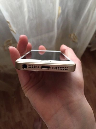 Лот: 9472866. Фото: 1. iPhone 5S 16GB Gold. Смартфоны