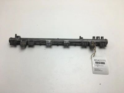 Лот: 20389807. Фото: 1. Рейка топливная Toyota Mark Ii... Топливная система