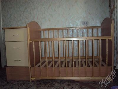 Лот: 2262895. Фото: 1. Кроватка детская с комодом. Детские кровати и кроватки