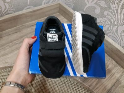 Лот: 12959814. Фото: 1. Кроссовки Adidas. Кеды, кроссовки