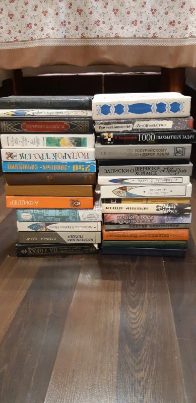 Лот: 25045381. Фото: 1. Книги. Художественная