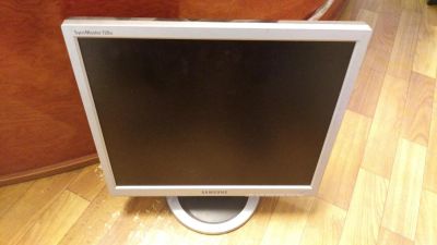 Лот: 10582708. Фото: 1. Монитор Samsung 720n. ЖК-мониторы