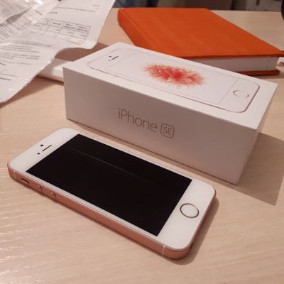 Лот: 12826529. Фото: 1. iPhone SE-32gb. Rose. Смартфоны