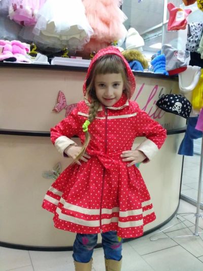 Лот: 9400888. Фото: 1. Яркий и красивый плащ для модницы... Верхняя одежда