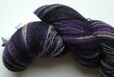 Лот: 7679258. Фото: 1. Пряжа Кауни 8/1 Black Lila (блек... Ткани, нитки, пряжа