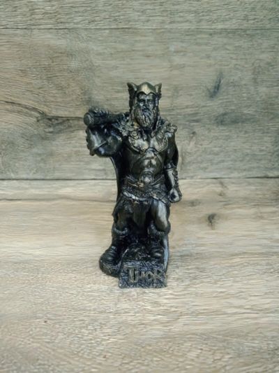 Лот: 17114703. Фото: 1. Бог Тор , статуэтка . Фигурки, статуэтки