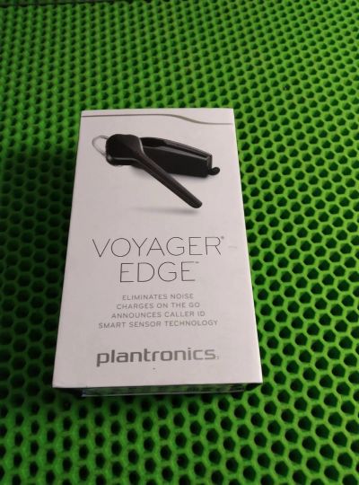 Лот: 22530342. Фото: 1. Bluetooth гарнитура Voyager edge... Наушники, гарнитуры