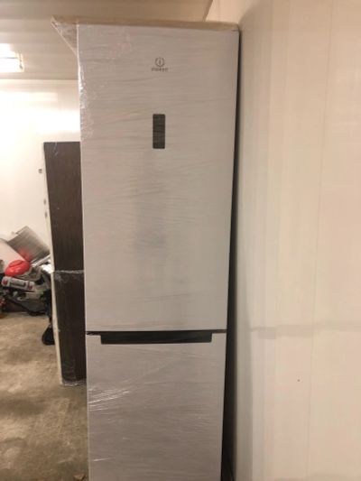 Лот: 13912852. Фото: 1. Холодильник Indesit. Холодильники, морозильные камеры