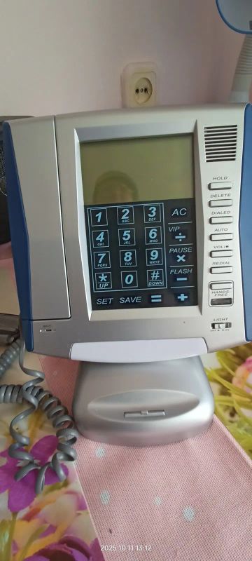 Лот: 25885840. Фото: 1. Телефон стационарный. Проводные телефоны