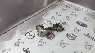 Лот: 23586729. Фото: 1. Поршень с шатуном Mazda 323 ZM-DE... Двигатель и элементы двигателя