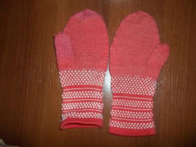 Лот: 4591704. Фото: 1. варежки розовые перевязанные. Шарфы, варежки