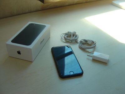 Лот: 11436255. Фото: 1. iPhone 7 на 32 gb черный. Смартфоны