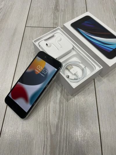 Лот: 18730867. Фото: 1. iPhone SE 2020 64GB. Смартфоны