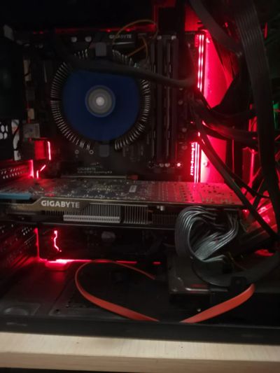 Лот: 19613270. Фото: 1. Gigabyte HD 7950. Материнские платы