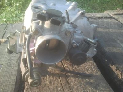 Лот: 4217741. Фото: 1. дросильная заслонка SR20 и инжектор... Топливная система