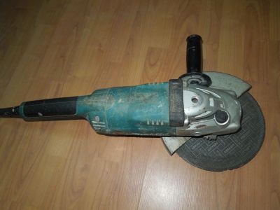 Лот: 7994169. Фото: 1. Продам Болгарку Makita GA9020S. Электроинструмент