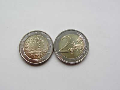 Лот: 13300965. Фото: 1. Латвия 2 евро 2015 " 30 лет флагу... Европа