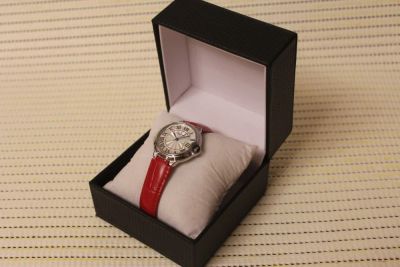 Лот: 4555443. Фото: 1. Часы Cartier Ballon красный ремень... Другие наручные часы