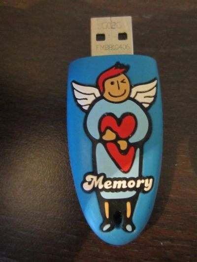 Лот: 3009345. Фото: 1. Резиновая флешка на 4 гигабайт... USB-флеш карты