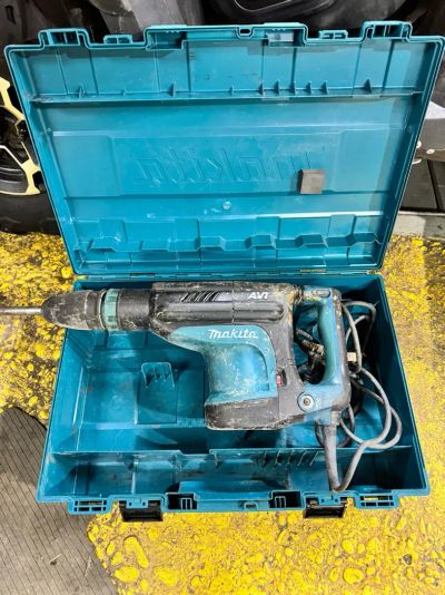 Лот: 25802810. Фото: 1. Отбойный молоток Makita HM1213C... Электроинструмент