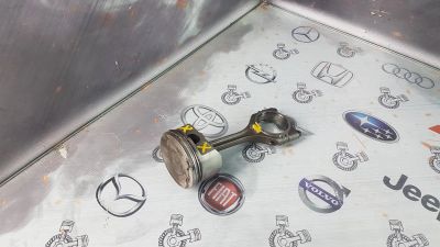 Лот: 23583543. Фото: 1. Поршень с шатуном Mitsubishi Lancer... Двигатель и элементы двигателя