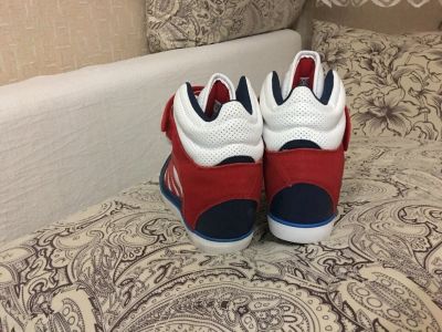 Лот: 10689724. Фото: 1. Adidas кросовки. Кеды, кроссовки, слипоны